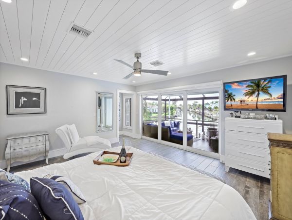 Marco Island 3 Bedroom Vacation Home With Pool Sleeps Six