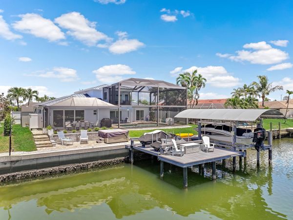 Marco Island 3 Bedroom Vacation Home With Pool Sleeps Six