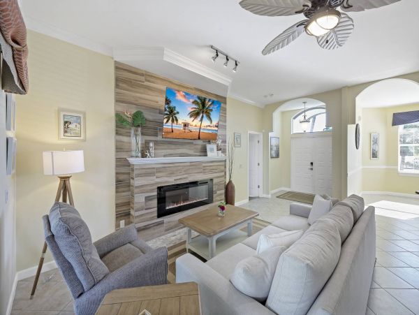 Tropical 3 Bedroom Vacation Getaway in Marco Island Sleeps 6