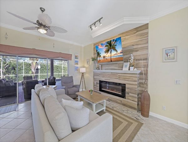 Tropical 3 Bedroom Vacation Getaway in Marco Island Sleeps 6