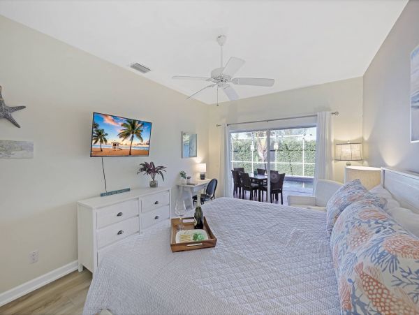 Tropical 3 Bedroom Vacation Getaway in Marco Island Sleeps 6
