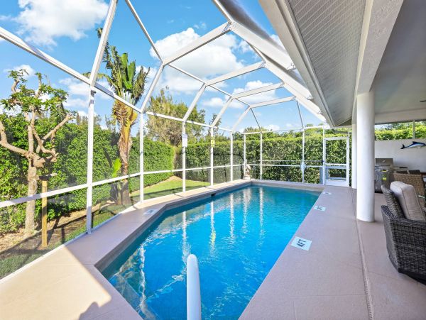 Tropical 3 Bedroom Vacation Getaway in Marco Island Sleeps 6