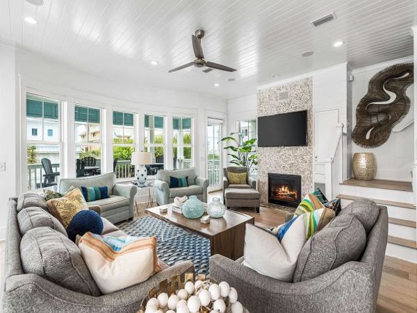 Beautiful Home with 5 Bedrooms Short Walk to Beach