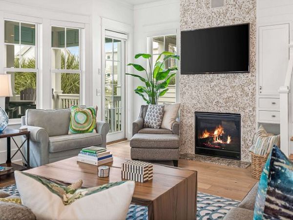 Beautiful Home with 5 Bedrooms Short Walk to Beach