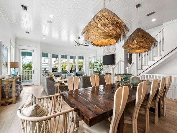 Beautiful Home with 5 Bedrooms Short Walk to Beach