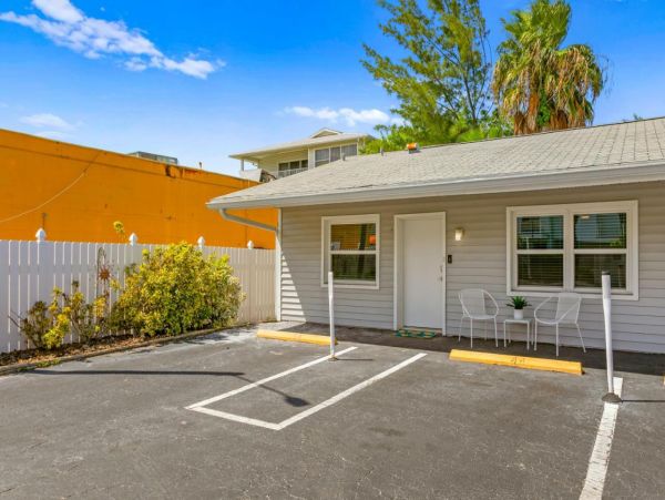 Lovely Vacation 3 Bedroom Condo in Indian Shores