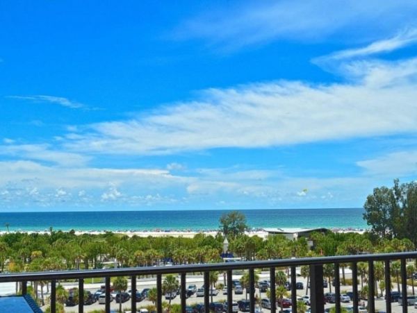 Siesta Key 2 Bedroom Condo Short Walk to Beach