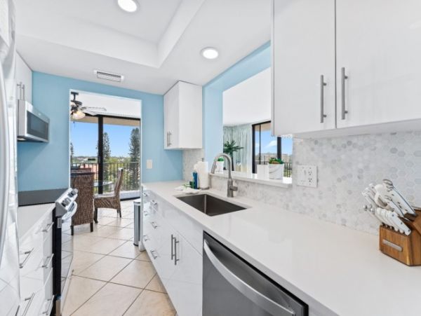 Siesta Key 2 Bedroom Condo Short Walk to Beach