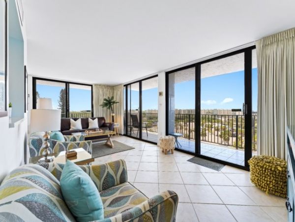 Siesta Key 2 Bedroom Condo Short Walk to Beach