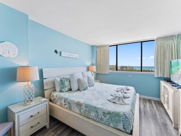 Siesta Key 2 Bedroom Condo Short Walk to Beach