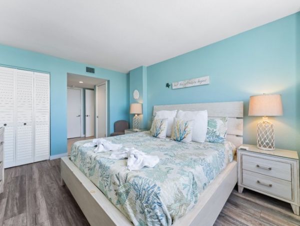 Siesta Key 2 Bedroom Condo Short Walk to Beach