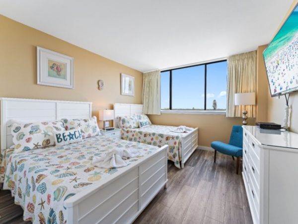 Siesta Key 2 Bedroom Condo Short Walk to Beach