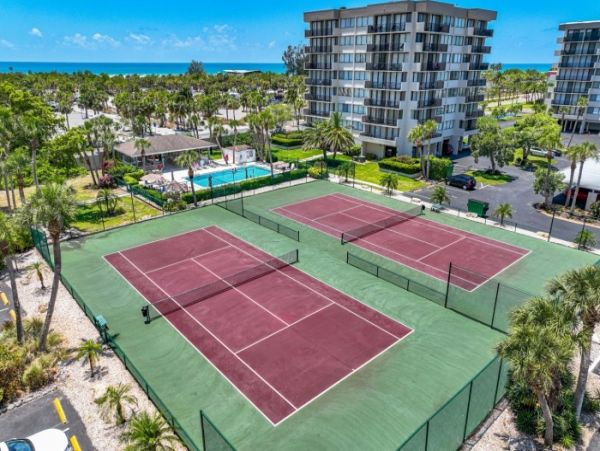 Siesta Key 2 Bedroom Condo Short Walk to Beach