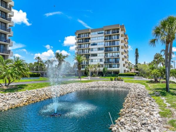 Siesta Key 2 Bedroom Condo Short Walk to Beach