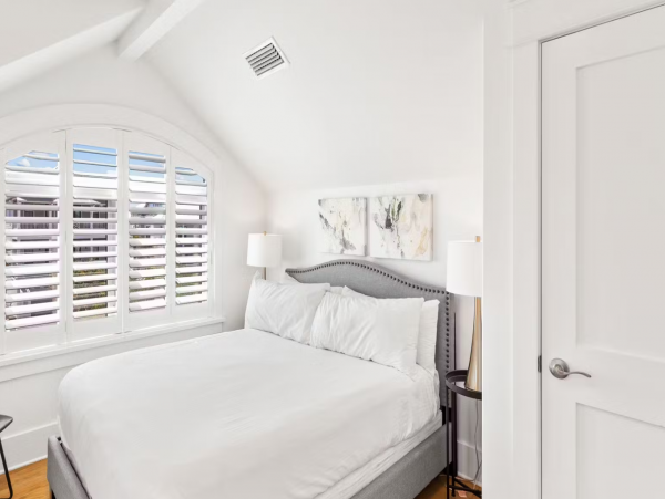 Gorgeous 7 Bedroom Home with Great Amenities
