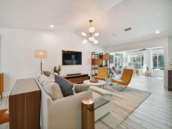 Sarasota Charming Home with 3 Bedroom
