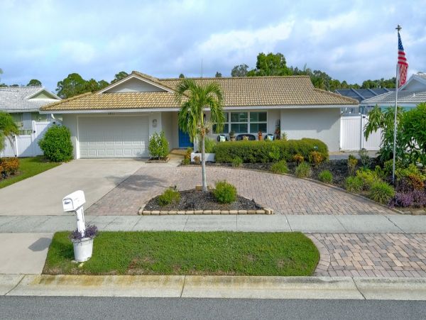 Four Bedroom Vacation Rental Home in Sarasota