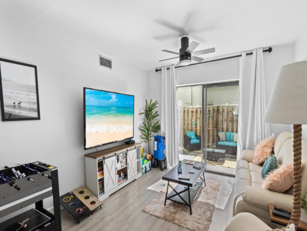 Tropical 2 Bedroom Vacation Getaway in Siesta Key
