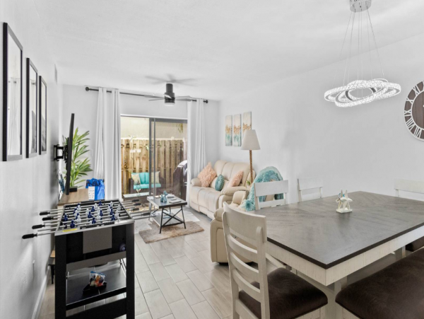 Tropical 2 Bedroom Vacation Getaway in Siesta Key