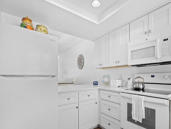 Tropical 2 Bedroom Vacation Getaway in Siesta Key