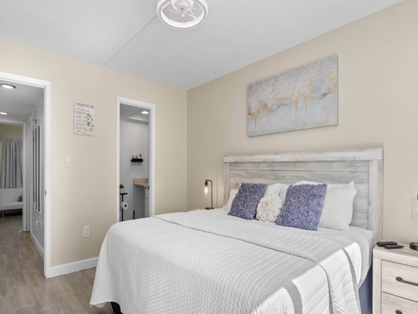 Tropical 2 Bedroom Vacation Getaway in Siesta Key
