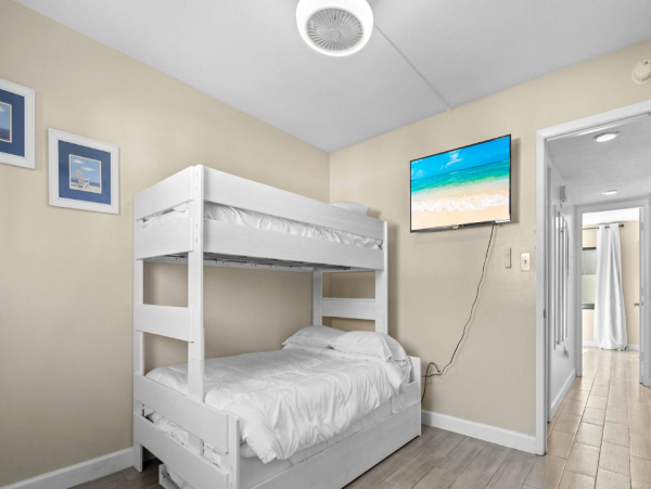 Tropical 2 Bedroom Vacation Getaway in Siesta Key