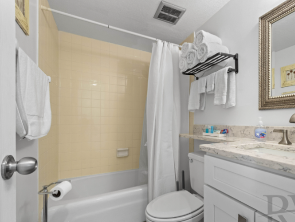 Tropical 2 Bedroom Vacation Getaway in Siesta Key