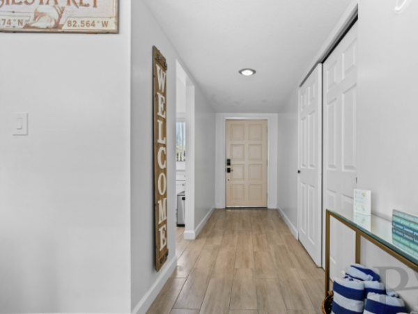 Tropical 2 Bedroom Vacation Getaway in Siesta Key