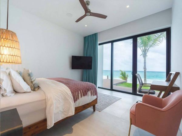 Beachfront Nine Bedroom Villa in The Bahamas Sleeps 18