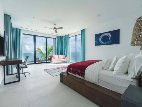 Beachfront Nine Bedroom Villa in The Bahamas Sleeps 18