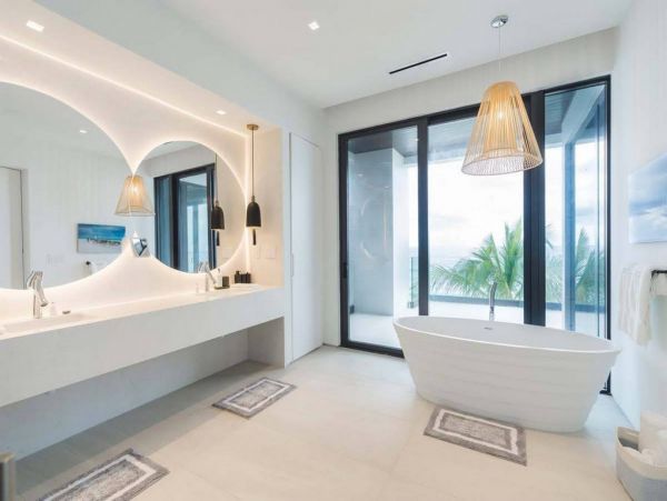Beachfront Nine Bedroom Villa in The Bahamas Sleeps 18