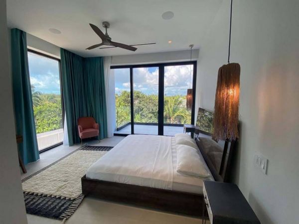 Beachfront Nine Bedroom Villa in The Bahamas Sleeps 18