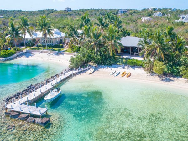 The Bahamas Villa Plus Guest House with Private Pool Directly on the Beach