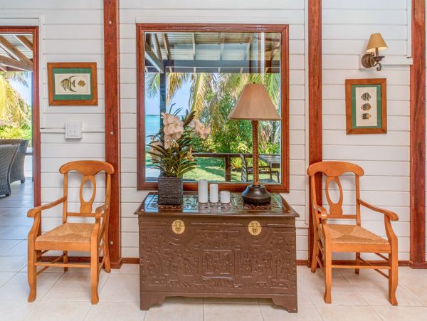 The Bahamas Villa Plus Guest House with Private Pool Directly on the Beach