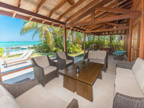 The Bahamas Villa Plus Guest House with Private Pool Directly on the Beach