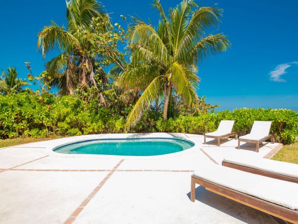 The Bahamas Villa Plus Guest House with Private Pool Directly on the Beach