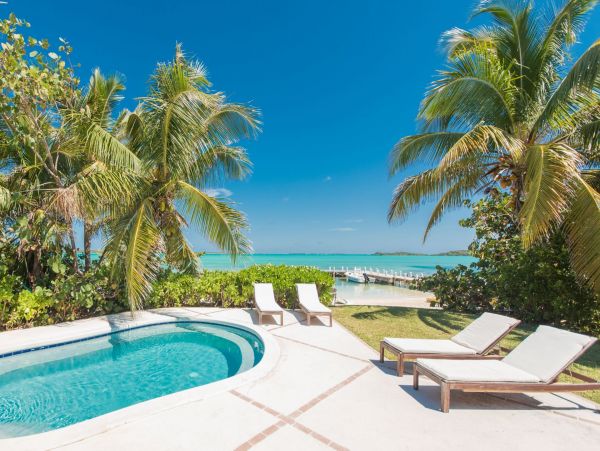 The Bahamas Villa Plus Guest House with Private Pool Directly on the Beach