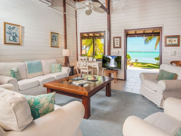 The Bahamas Villa Plus Guest House with Private Pool Directly on the Beach