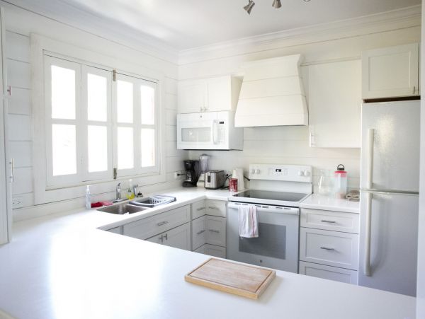 The Bahamas Villa Plus Guest House with Private Pool Directly on the Beach