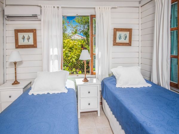 The Bahamas Villa Plus Guest House with Private Pool Directly on the Beach