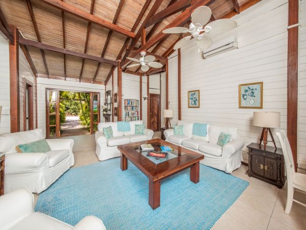 The Bahamas Villa Plus Guest House with Private Pool Directly on the Beach