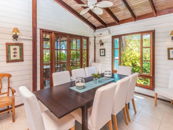 The Bahamas Villa Plus Guest House with Private Pool Directly on the Beach