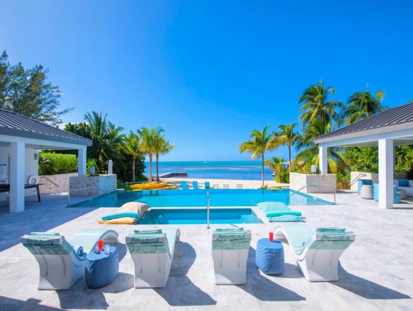 Seaside Serenity - Luxury 8-Bedroom Villa in the Cayman Islands