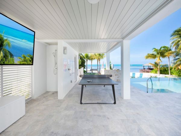 Seaside Serenity - Luxury 8-Bedroom Villa in the Cayman Islands