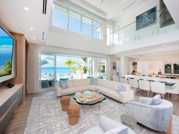 Seaside Serenity - Luxury 8-Bedroom Villa in the Cayman Islands