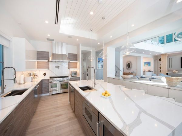 Seaside Serenity - Luxury 8-Bedroom Villa in the Cayman Islands