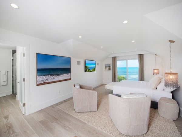 Seaside Serenity - Luxury 8-Bedroom Villa in the Cayman Islands