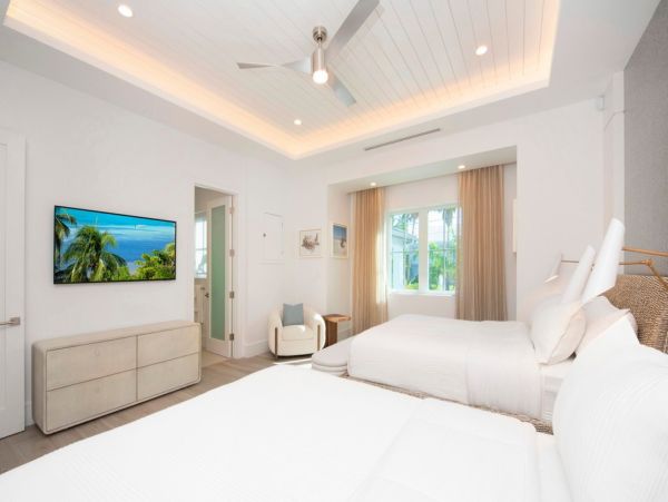 Seaside Serenity - Luxury 8-Bedroom Villa in the Cayman Islands