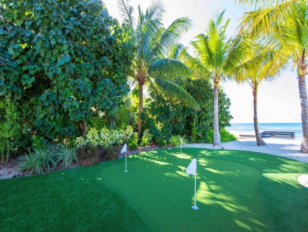 Seaside Serenity - Luxury 8-Bedroom Villa in the Cayman Islands