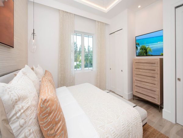 Luxury Grand Cayman Villa Rental 8-Bedroom Beachfront Vacation Home